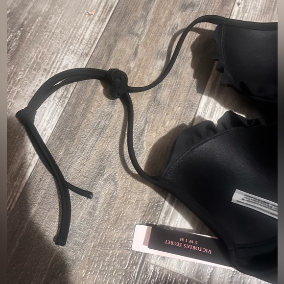 NEW w/tags Victoria’s Secret Push Up Black Halter Bikini Top w/Frilly trim 32A - Picture 6 of 6